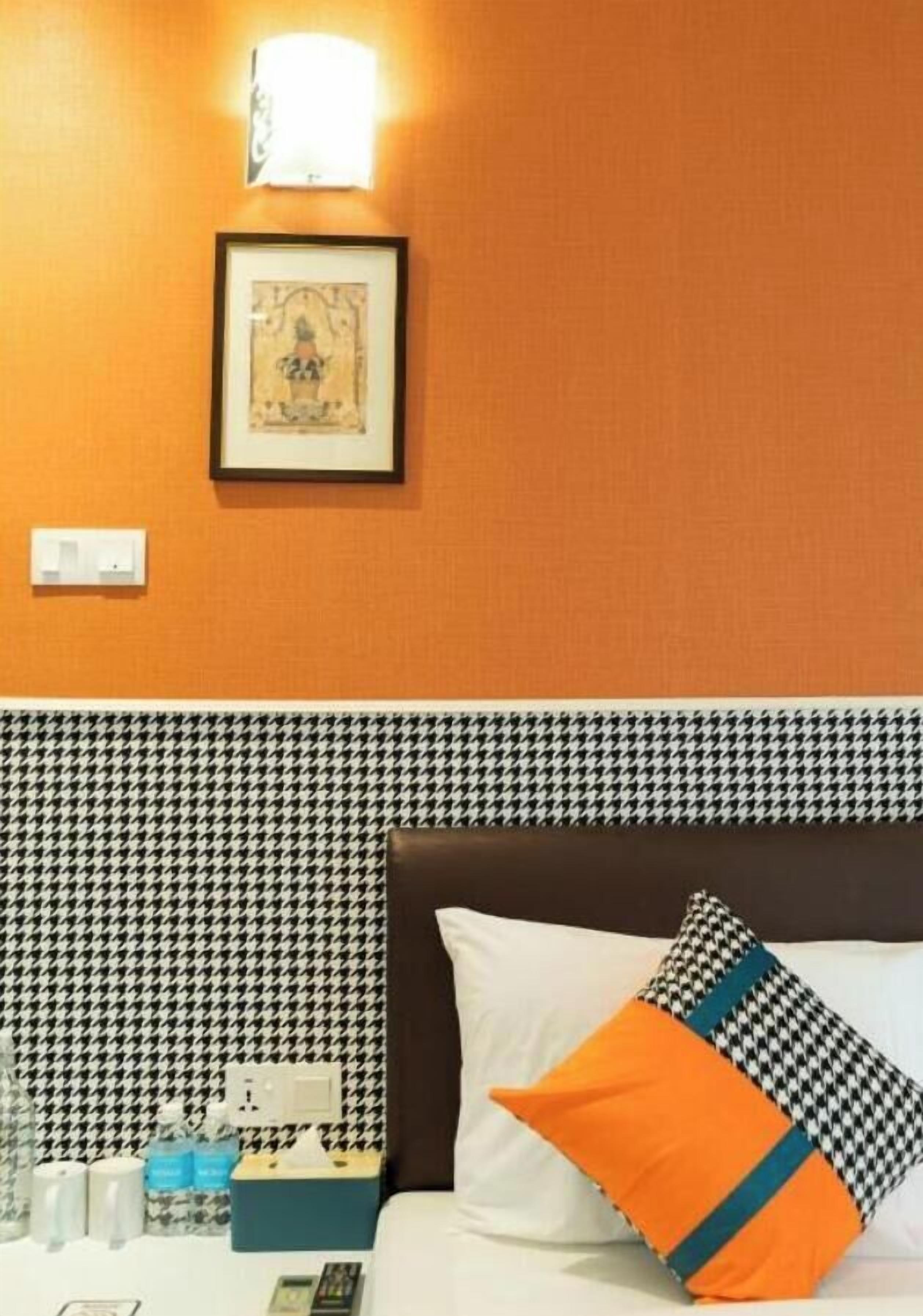 ستائر تعتيم ومكواة/لوح كي وواي فاي مجانًا وملاءات أسرّة