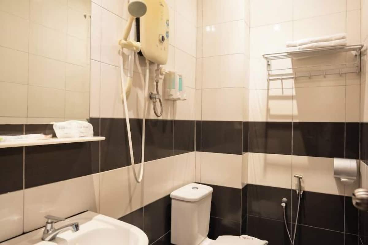 Bathroom | Shower, free toiletries, hair dryer, bidet