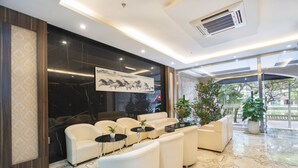 Lobby sitting area - Joy Boutique Trung Hoa Hotel (Hanoi)