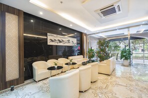 Lobby sitting area - Joy Boutique Trung Hoa Hotel (Hanoi)