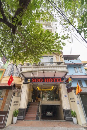 Front of property - Joy Boutique Trung Hoa Hotel (Hanoi)