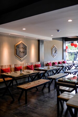 Restaurant - Bhive Hotel (Iloilo)