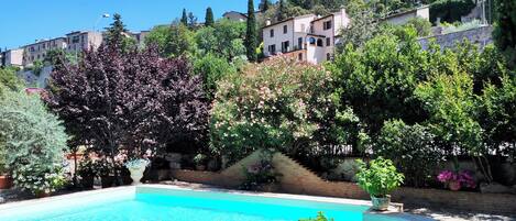 Seasonal outdoor pool, open 9 AM to 7 PM, pool loungers