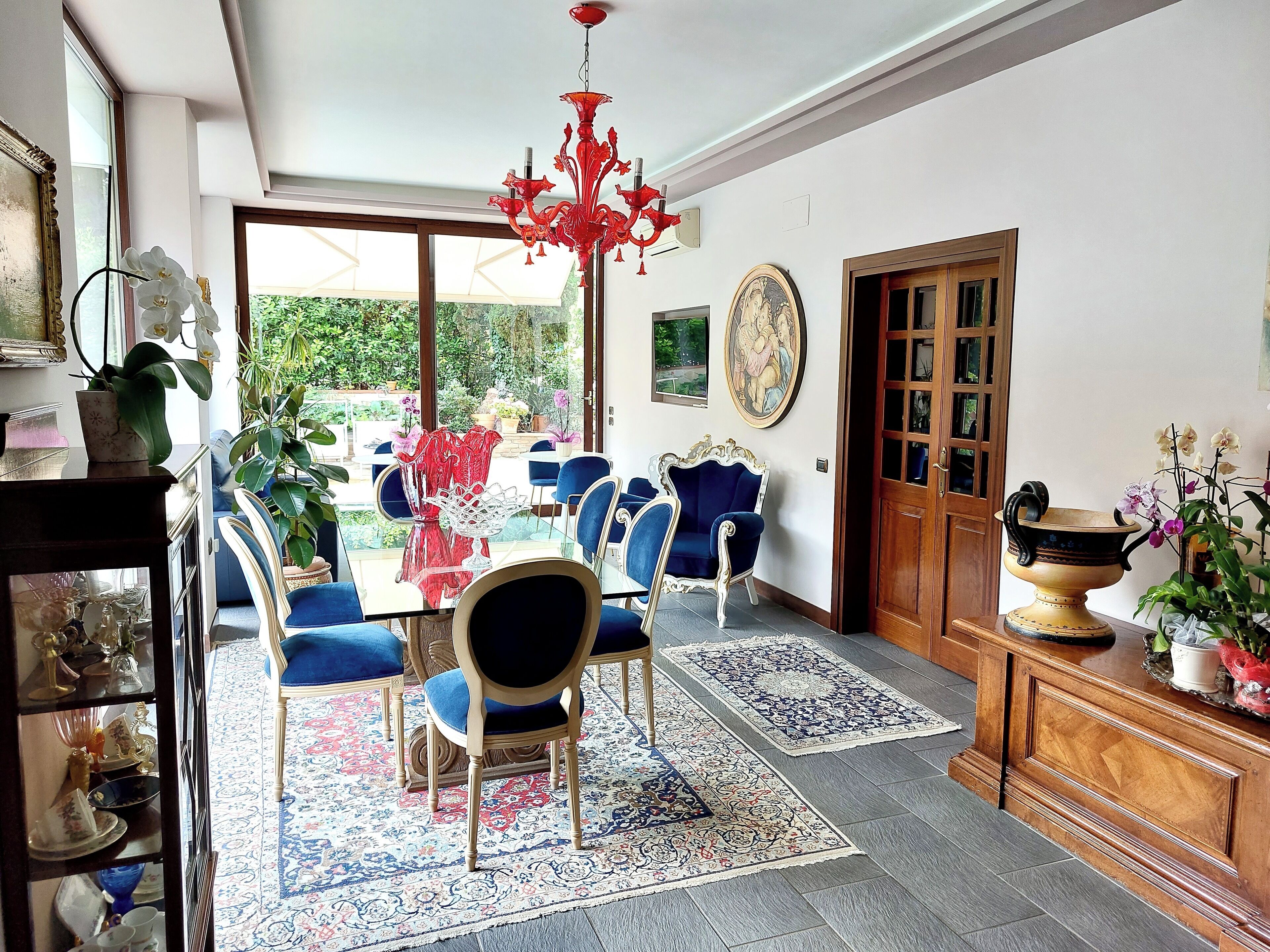 المنشأة من الداخل