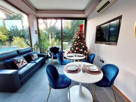 Desayuno completo gratuito y diario