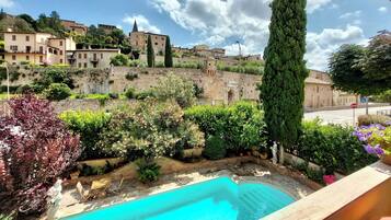 Superior-Zimmer, 1 Doppelbett, Poolblick