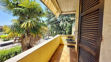 Phòng tiện nghi đơn giản, 1 giường đôi | Hiên