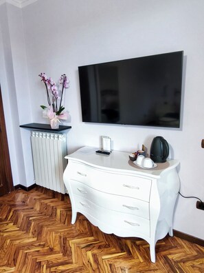 Habitación Confort, 1 cama matrimonial | Ropa de cama de alta calidad, minibar, cunas y wifi gratis 