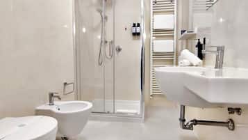 Superior Room, 1 Double Bed, Pool View | Bathroom | Shower, hair dryer, bidet, towels