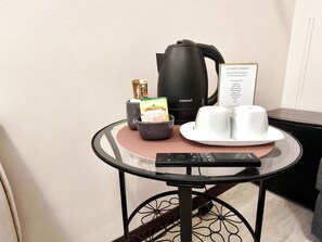 Habitación superior, 1 cama matrimonial, vista a la alberca | Ropa de cama de alta calidad, minibar, cunas y wifi gratis 