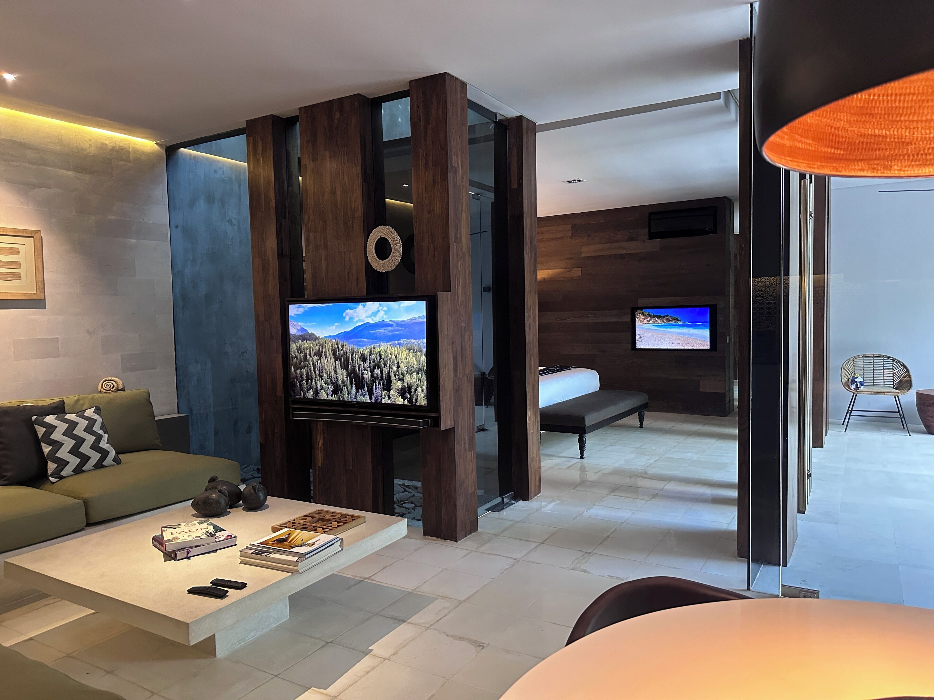 Biệt thự, 1 phòng ngủ, hồ bơi riêng | Khu phòng khách | TV 42-inch có truyền hình vệ tinh 