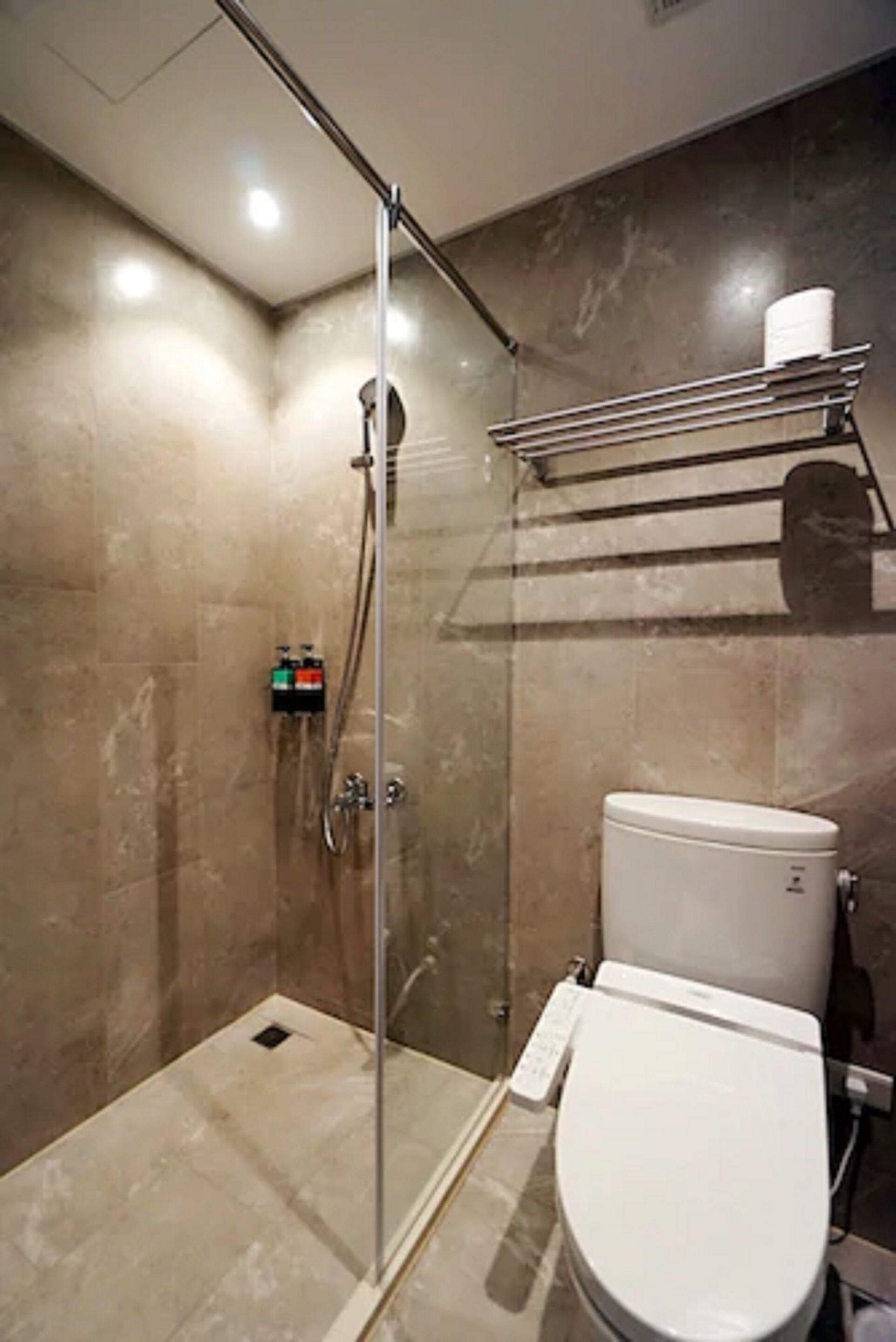 standard quadruple room, 2 double beds, concierge service | bathroom | shower, free toiletries, slippers, bidet