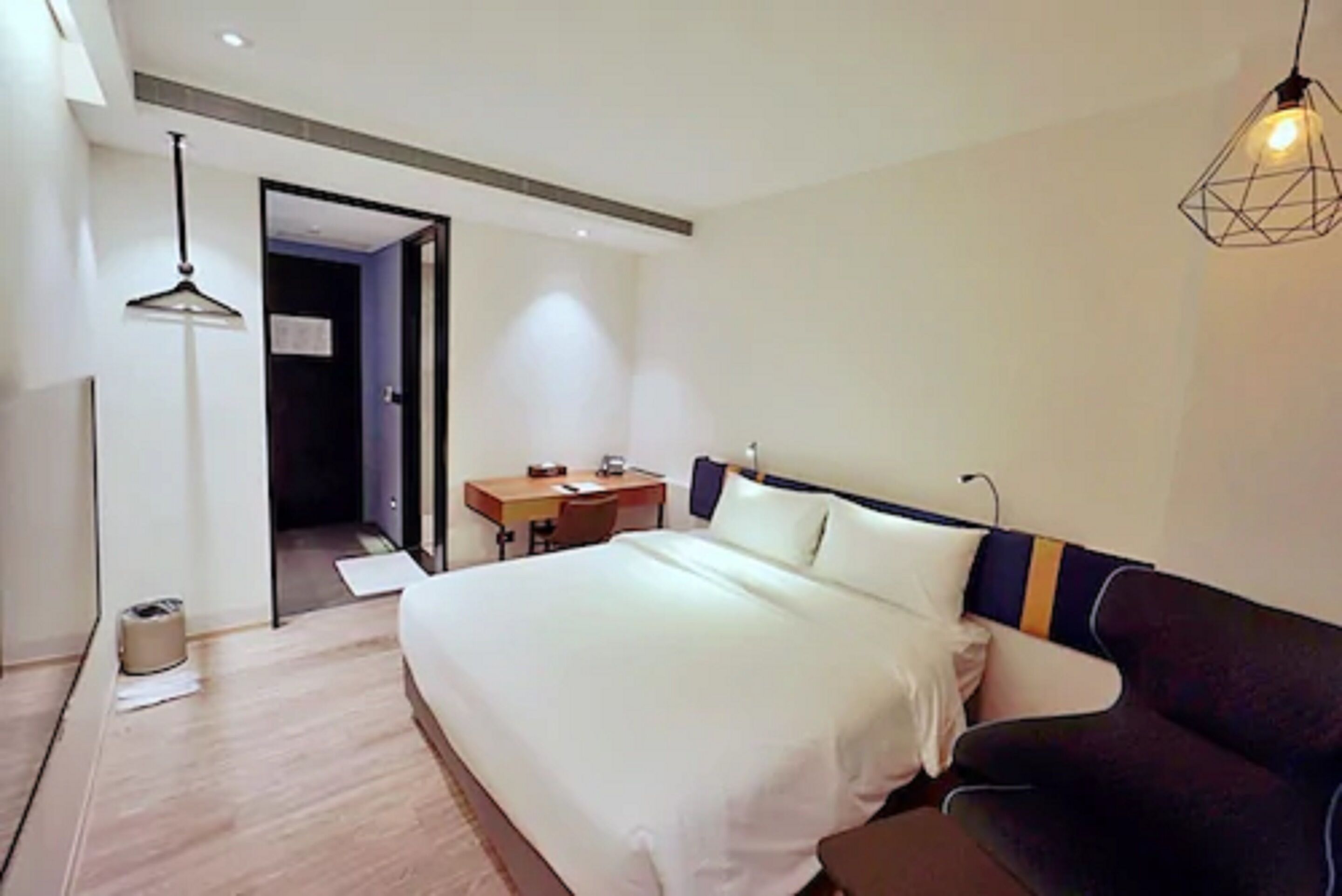standard double room, 1 double bed, concierge service | premium bedding, desk, blackout curtains, soundproofing