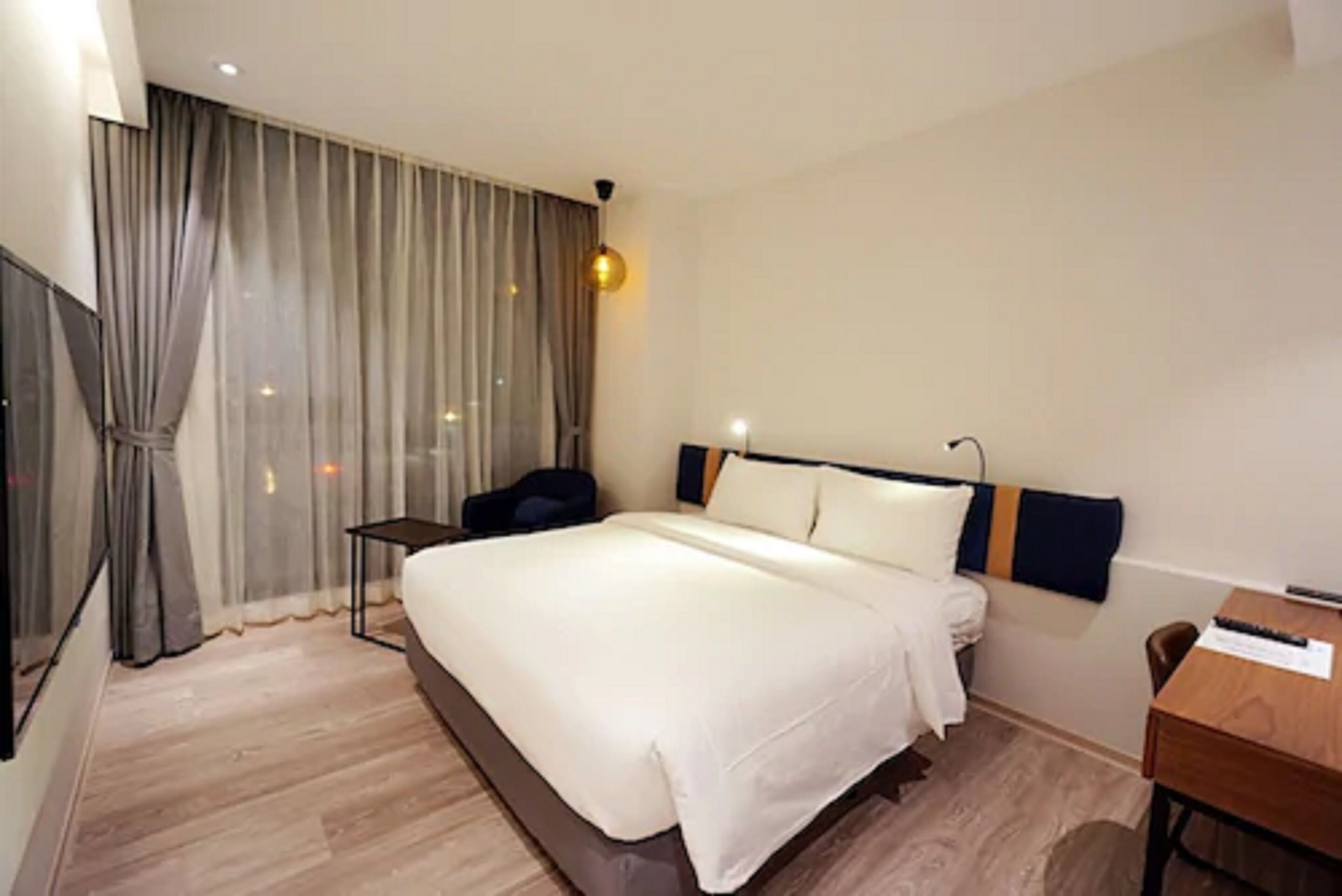 standard double room, 1 double bed, concierge service | premium bedding, desk, blackout curtains, soundproofing