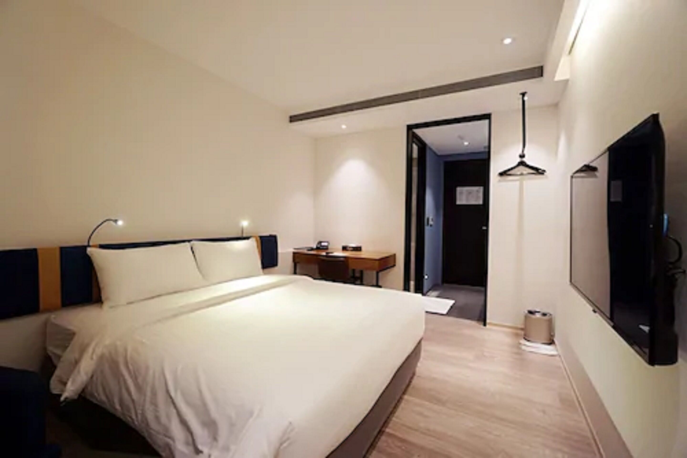 standard double room, 1 double bed, concierge service | premium bedding, desk, blackout curtains, soundproofing