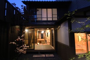 Front of property – evening/night - Sasaya-an Machiya Inn (Kyoto)