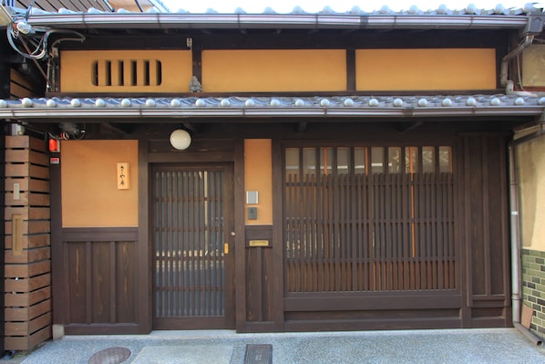 Front of property - Sasaya-an Machiya Inn (Kyoto)