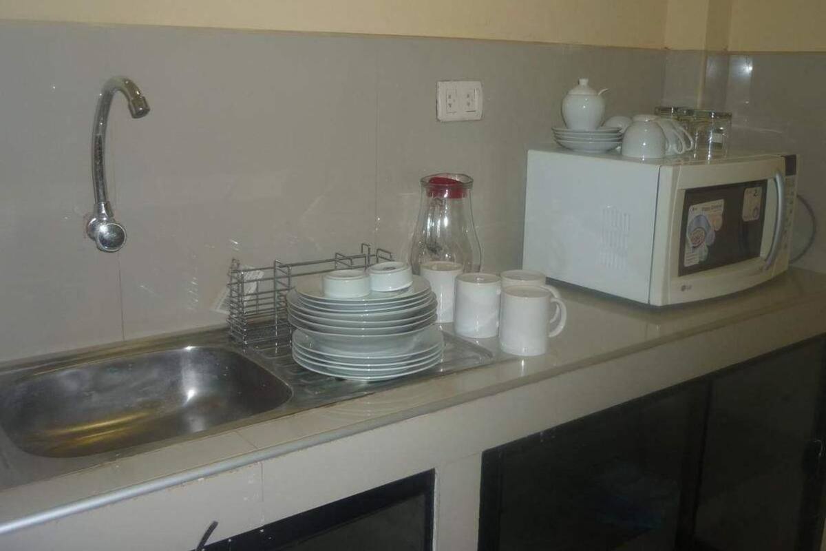 Apartment, 1 Bedroom (Ground Floor) | Private kitchenette | Microwave