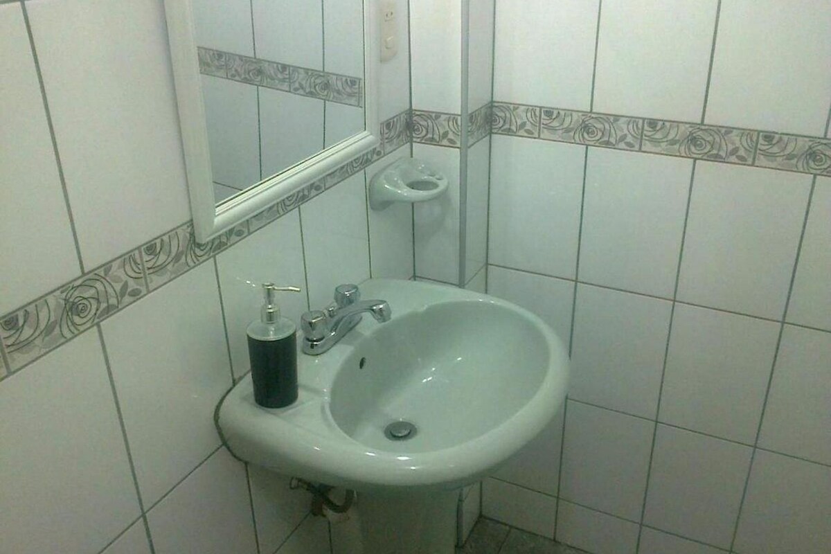 Bathroom sink