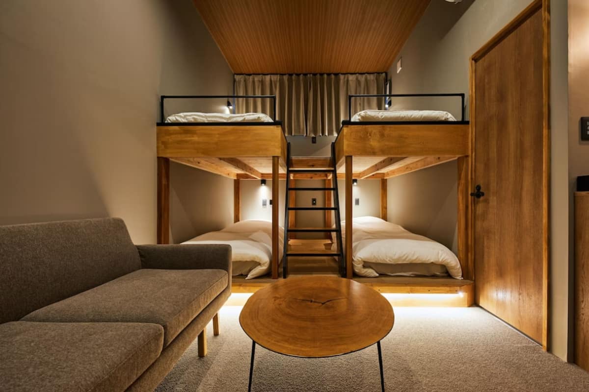 Comfort Quadruple Room, Non Smoking | Living area