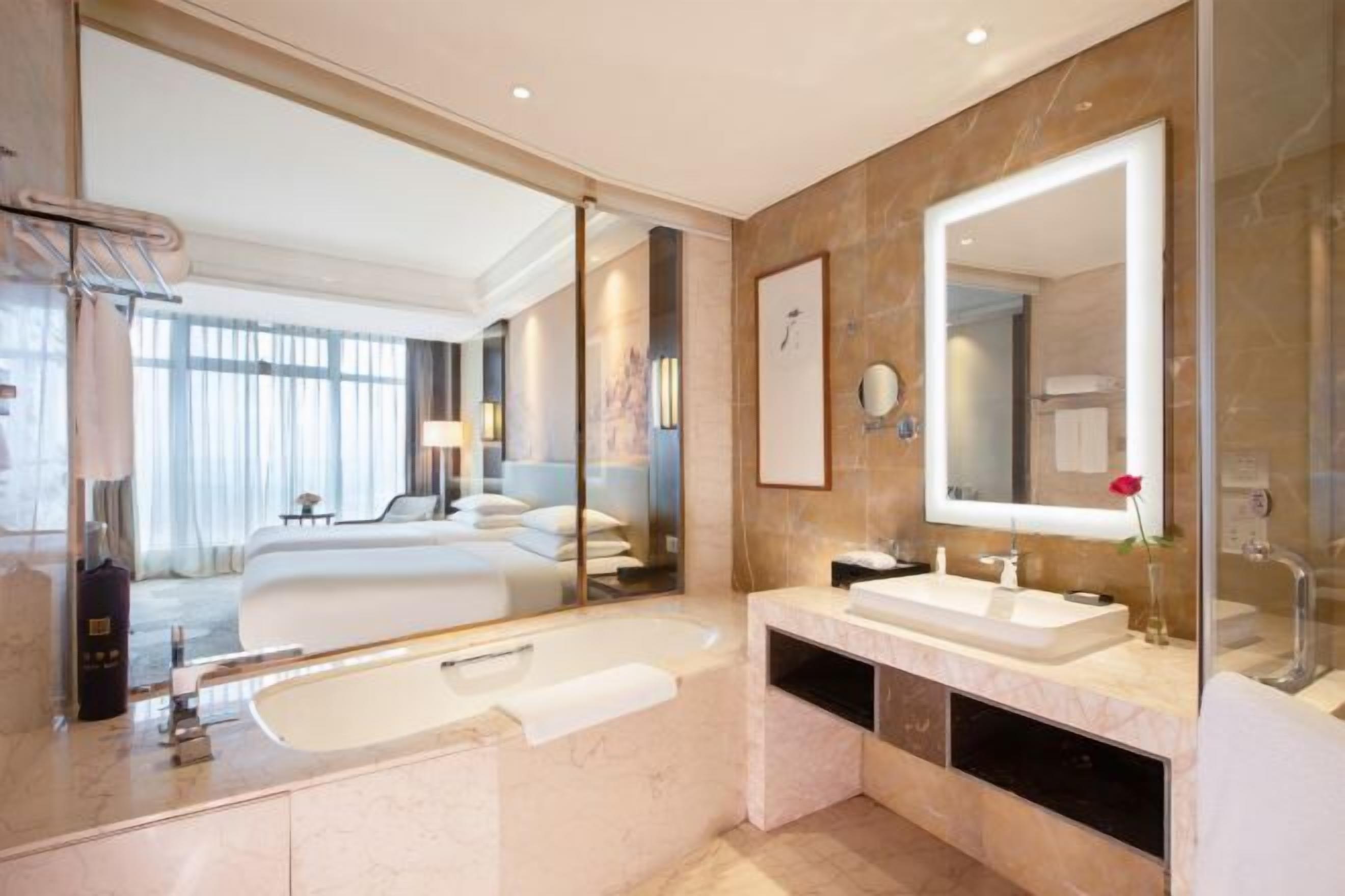 Schreibtisch, Bügeleisen/Bügelbrett, Babybetten, kostenloses WLAN