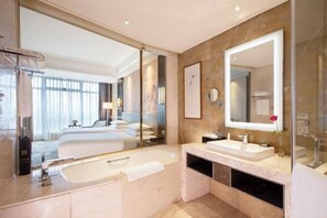 Bureau, fer et planche à repasser, lits bébé, Wi-Fi gratuit