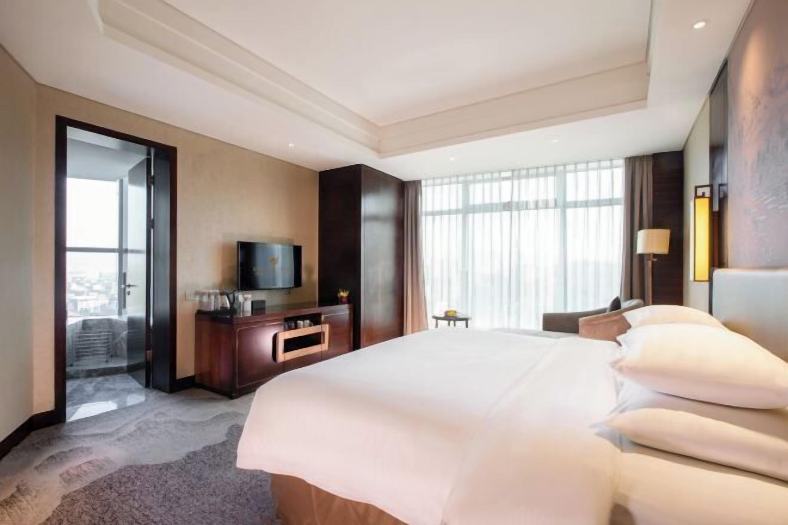 Meja kerja, setrika/meja setrika, tempat tidur bayi, dan Wi-Fi gratis