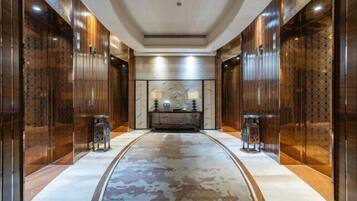 المنشأة من الداخل