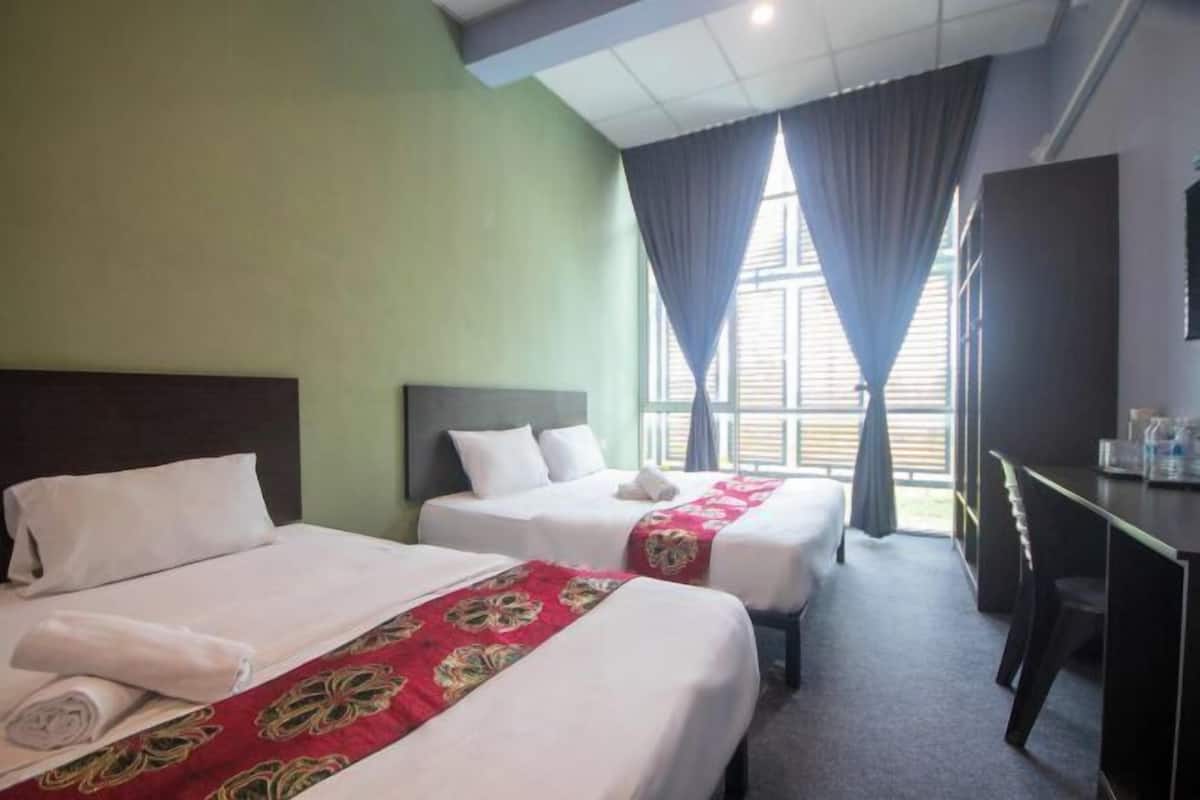 In-room safe, desk, iron/ironing board, free WiFi