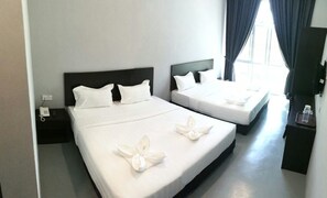 خزنة داخل الغرفة ومكتب ومكواة/لوح كي وواي فاي مجانًا