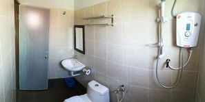 تجهيزات دش، مستلزمات مجانية للعناية الشخصية، مجففات شعر، مناشف