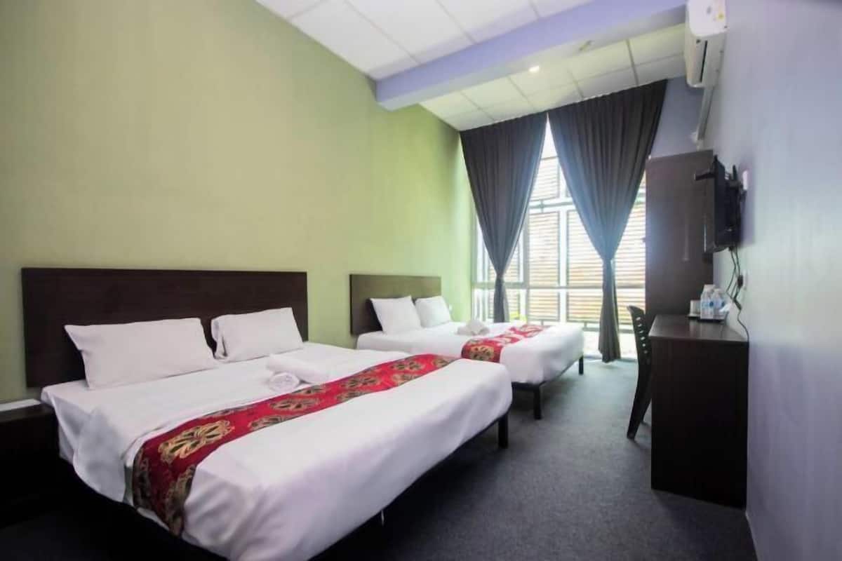 In-room safe, desk, iron/ironing board, free WiFi