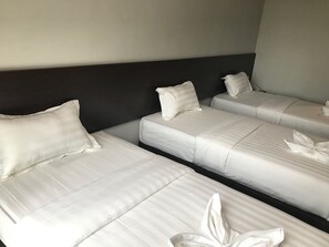 基本三人房, 多張床 | 房內夾萬、書桌、熨斗/熨衫板、免費 Wi-Fi