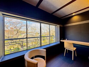 High-grade Japanese-Western room with hot spring "Kiren" -Mokuren | Down duvets, in-room safe, individually decorated - Ryokan Yoshidaya (Ureshino)