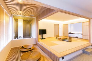 트래디셔널룸 (Modern Japanese/Western Style - AOI) | 오리/거위털 이불, 객실 내 금고, 각  각 다른 스타일의 인테리어, 각각 다르게 가구 비치