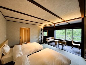 High-grade Japanese-Western room with hot spring "Kiren" -Mokuren | Down duvets, in-room safe, individually decorated - Ryokan Yoshidaya (Ureshino)