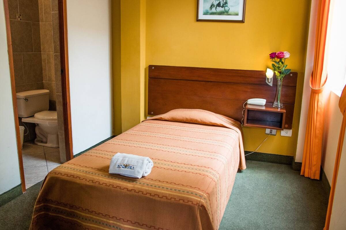 Junior Single Room | In-room safe, desk, free WiFi