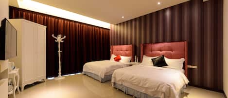 Desk, blackout drapes, free WiFi, bed sheets