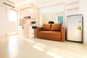 Apartamento, 2 quartos | Área de estar | TV LCD