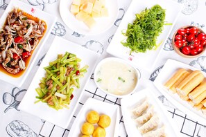 Daily buffet breakfast for a fee - MG Hotel - St. Michael's Cathedral, Qingdao (Qingdao)