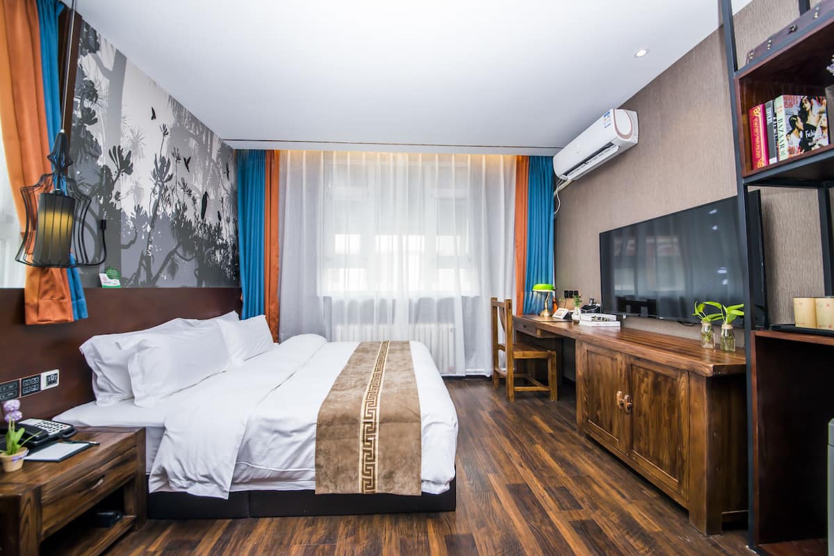 Premium bedding, in-room safe, individually decorated, desk