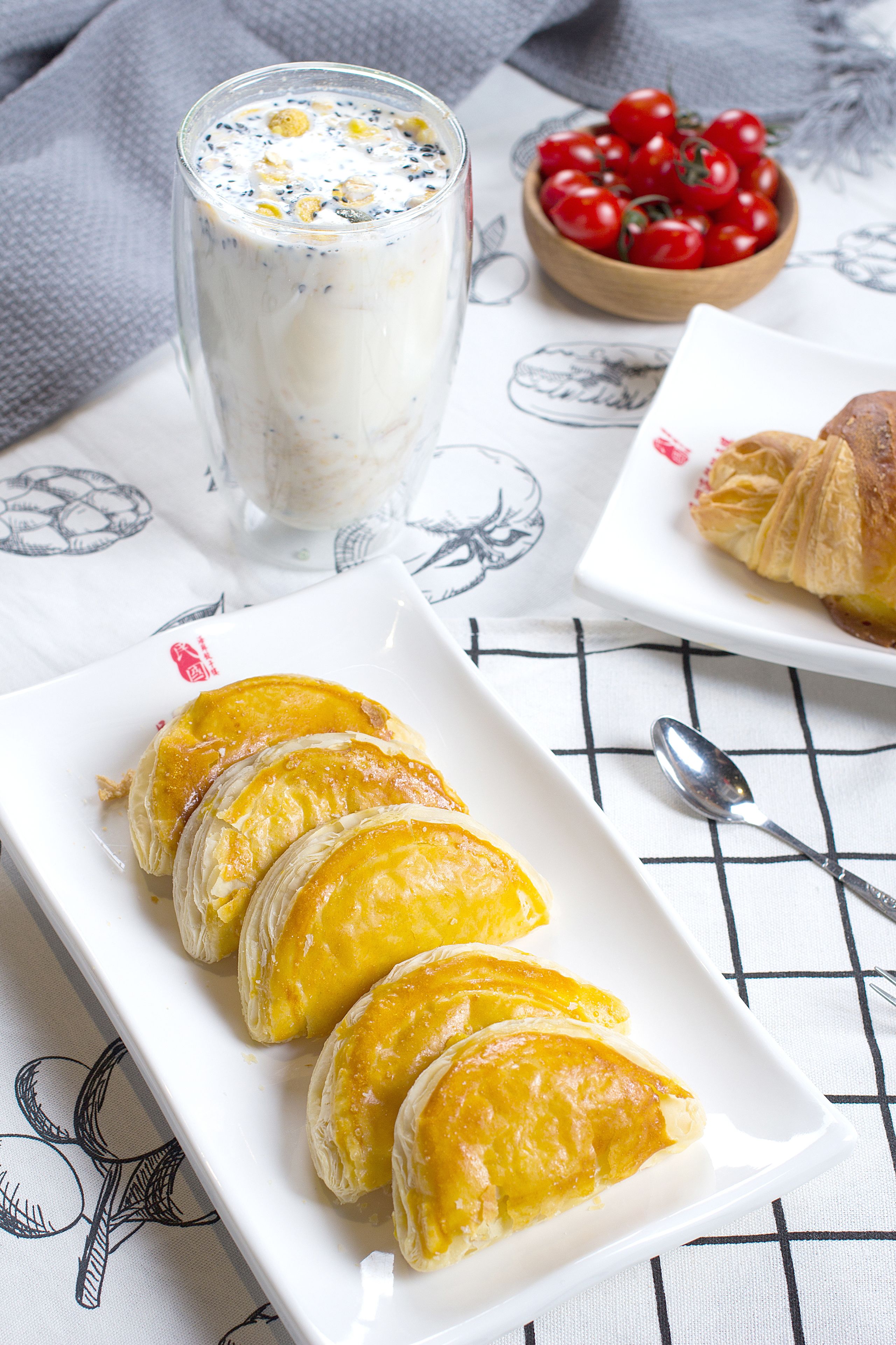 daily buffet breakfast (cny 38 per person)