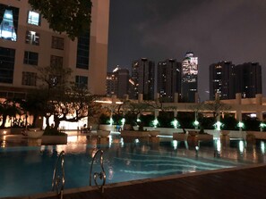 Outdoor pool - 1 Bedroom Apartment Casa Grande Residence by Travelio (Jakarta)
