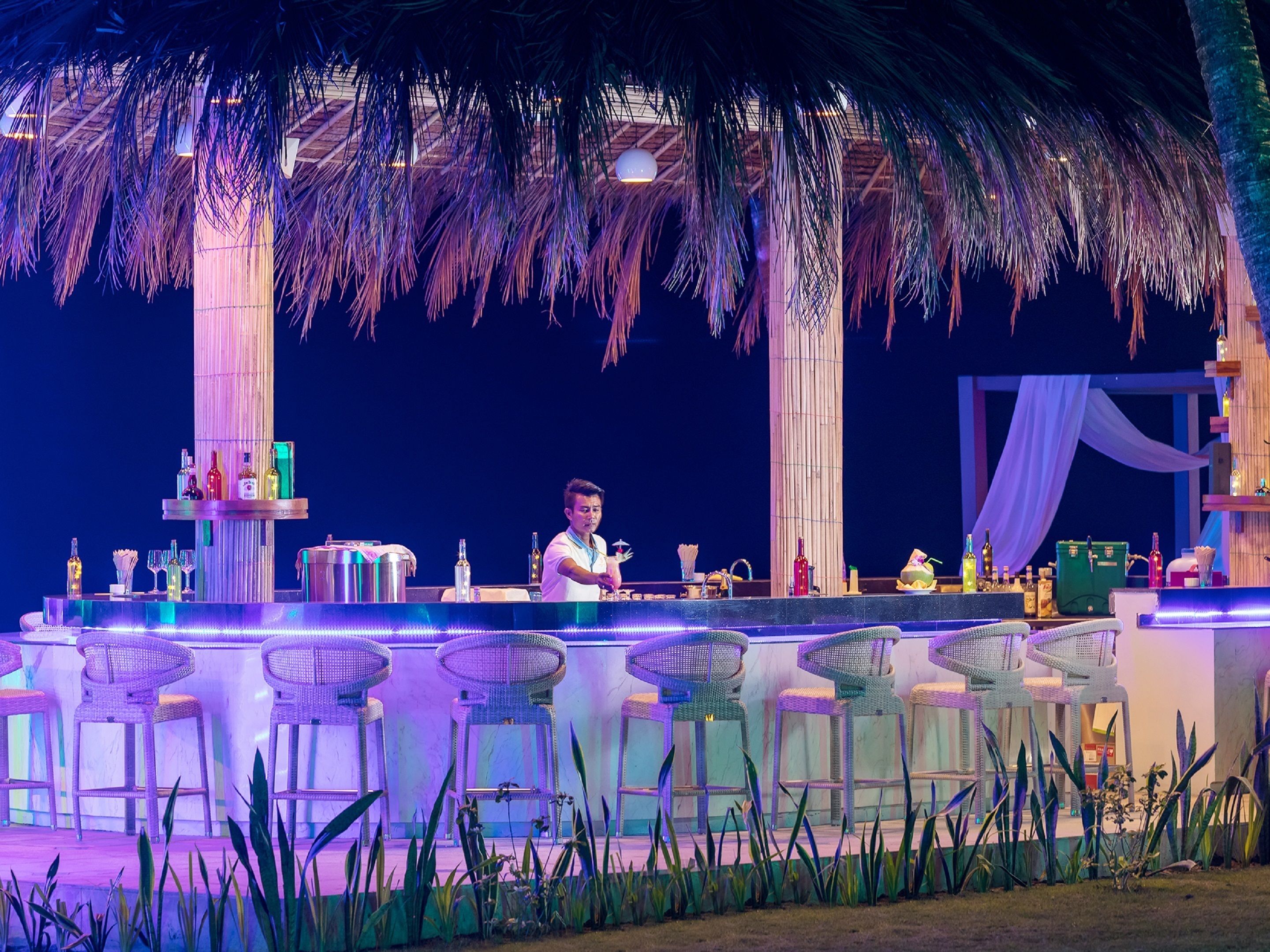 poolside bar