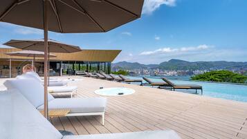 3 outdoor pools, open 7:00 AM to 10:00 PM, pool umbrellas