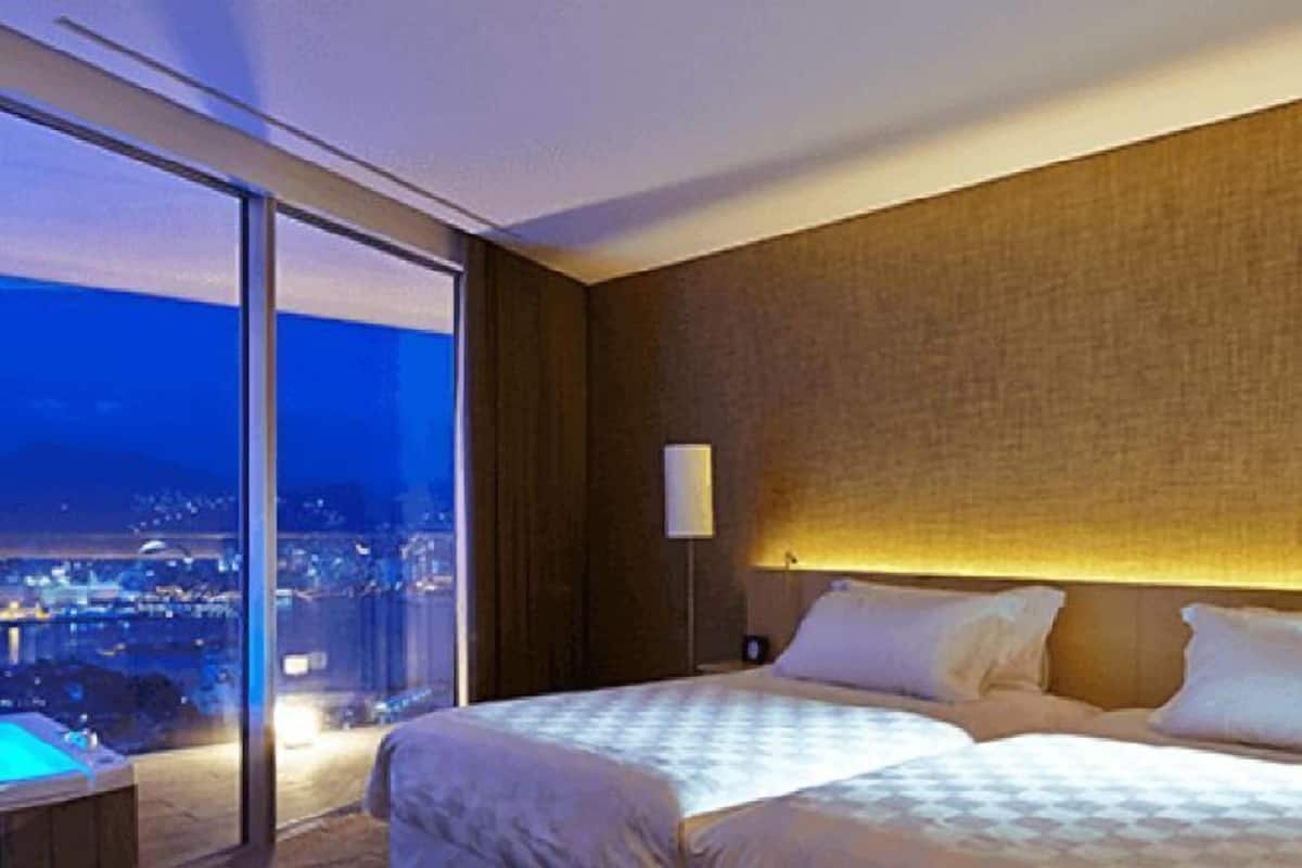 Premium bedding, in-room safe, desk, blackout curtains