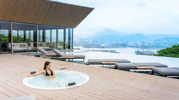 3 outdoor pools, open 7:00 AM to 10:00 PM, pool umbrellas