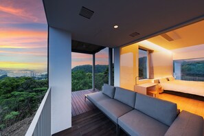 Premium bedding, in-room safe, desk, blackout curtains - Garden Terrace Nagasaki Hotels & Resorts (Nagasaki)