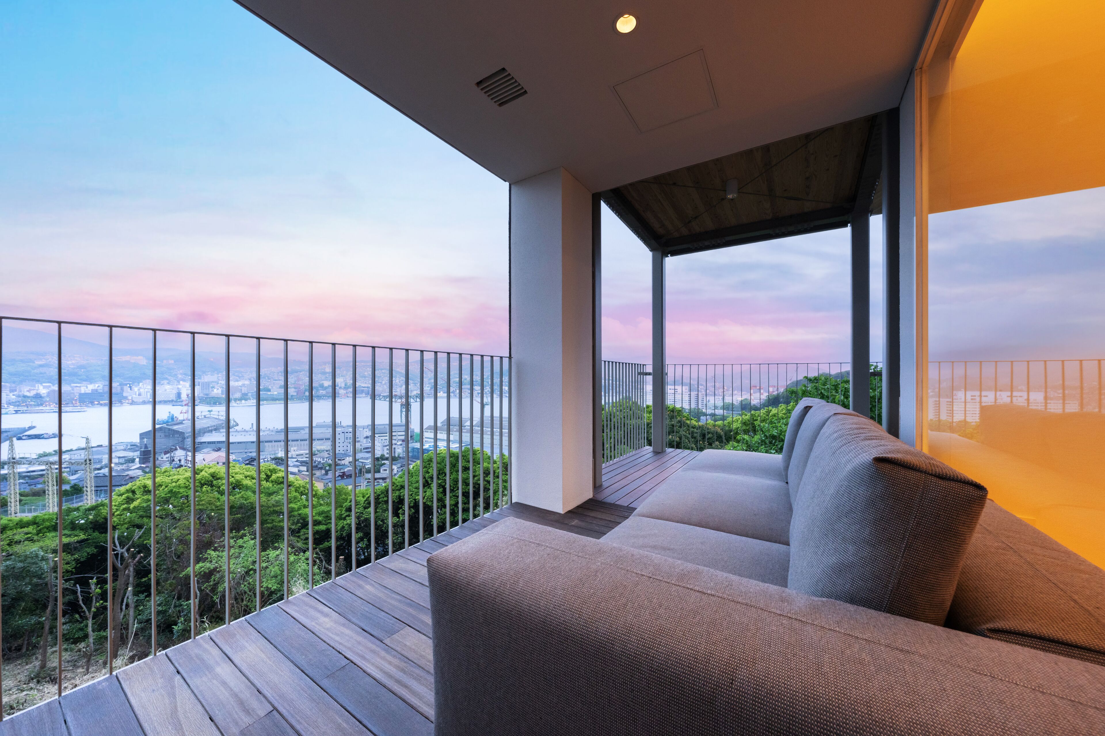 Premium bedding, in-room safe, desk, blackout curtains