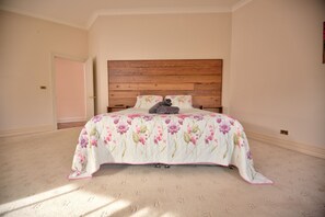 7 Schlafzimmer, Bügeleisen/Bügelbrett, kostenloses WLAN, Bettwäsche